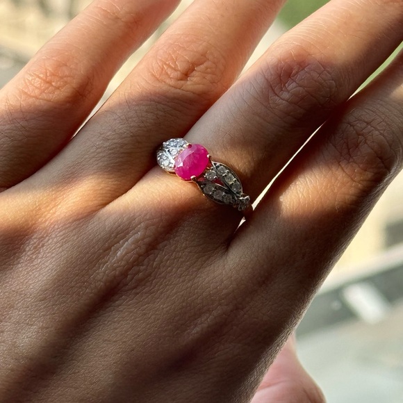 Natural 1.07ct Burmese Ruby and Diamond 18K Yellow Gold Ring - Picture 5 of 5